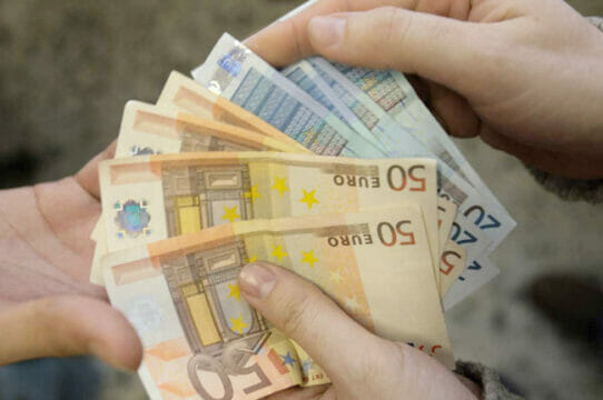 Sino a 25 mila euro per un posto nella Guardia di Finanza, denunciato per truffa noto avvocato