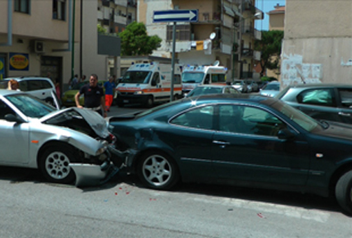 Statale Appia, Epitaffio: macchine bloccate nel traffico causa incidente 