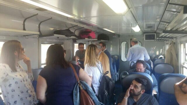 Treno Valle Caudina: arrivati a Napoli i viaggiatori bloccati nelle campagne di Acerra