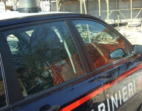 Cronaca: 70enne molesta una ragazzina, fermato dai carabinieri
