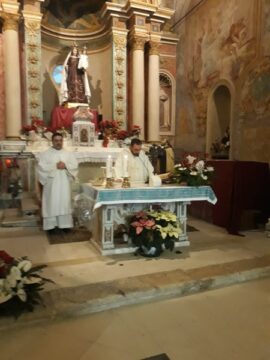 Cervinara: la prima messa di don Renato nella chiesa del Carmelo