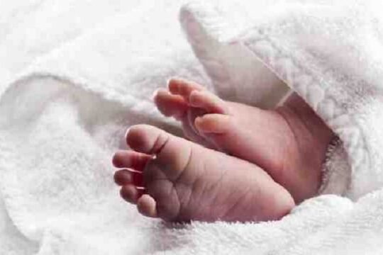 Muore di covid neonato greco a soli 37 giorni di vita