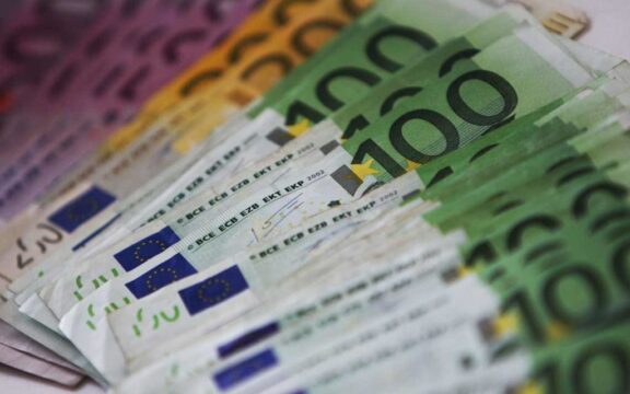 Cervinara: trova portafogli con cinquemila euro e lo restituisce