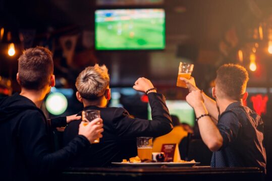 Cronaca: 20 in un bar a guardare la partita, multe e chiusura
