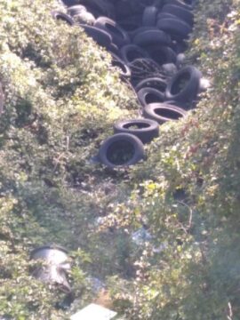 Valle Caudina: centinaia di pneumatici usati abbandonati