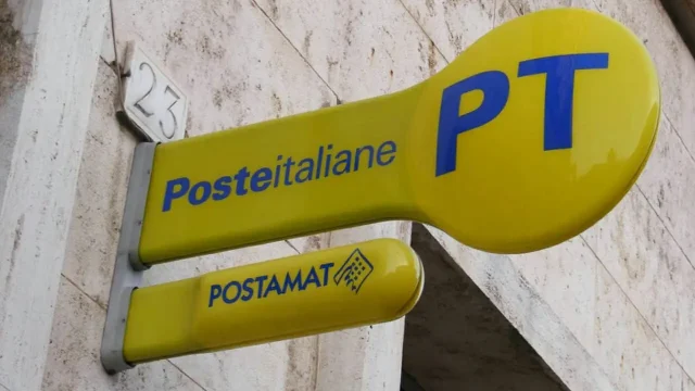 Tenta di intascare un assegno postale di 6.500 euro, concessi i domiciliari