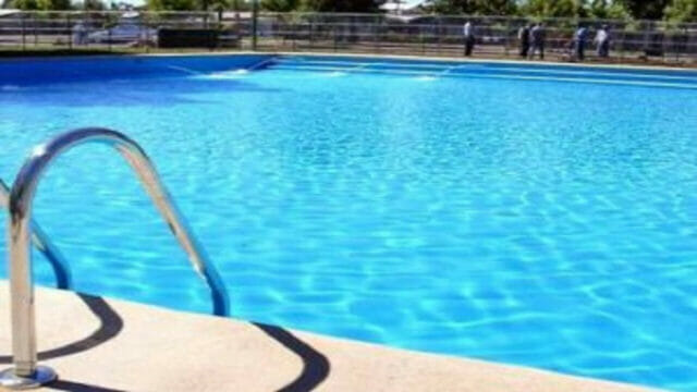 Bimbo di 3 anni muore nella piscina dei nonni