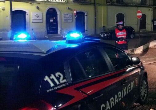 San Martino, forza il posto di blocco, i carabinieri lo trovano con una dose di cocaina
