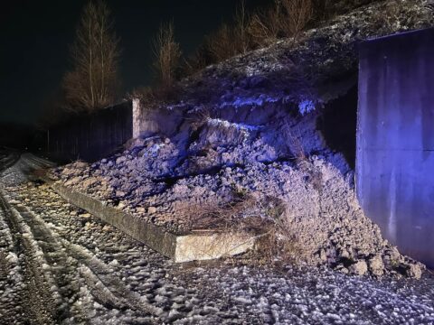 Valle Caudina: crolla un muro di cemento, chiusa la scorrimento veloce